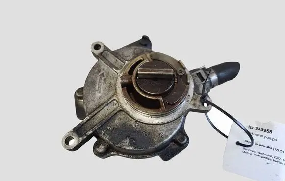 Skoda Octavia Mk2 (1Z) Vacuum pump 06D145100E 02031205 10360203