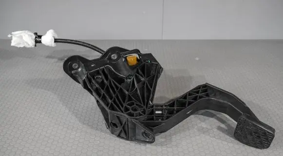 Mercedes-Benz Sprinter W907 W910 Clutch pedal A9072900000 A9102901200 A2012910282