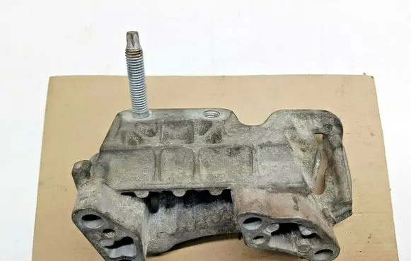 Ford Focus Engine mounting bracket 3M516030
