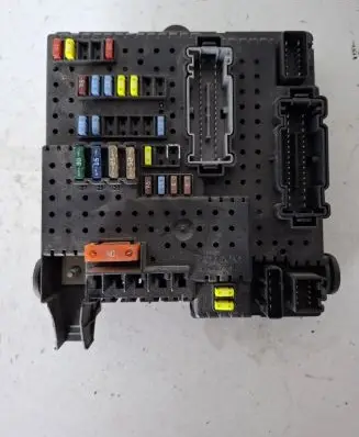 Volvo XC90 Fuse module 30728512 28017881 05W361