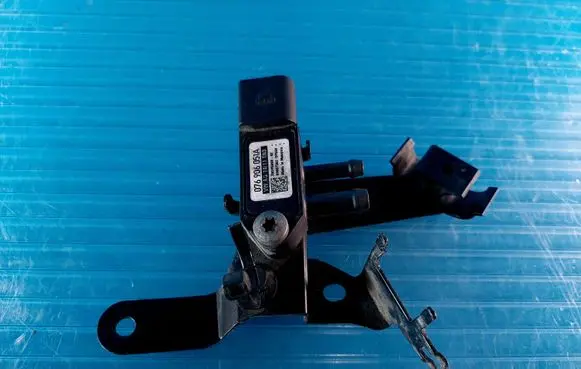Volkswagen Cross Touran I Exhaust gas pressure sensor 076906051A