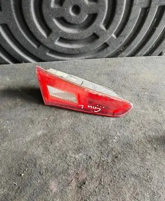 Alfa Romeo Giulietta Tailgate rear/tail lights 50513401