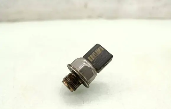 Skoda Octavia Mk3 (5E) Fuel pressure sensor 04L906054