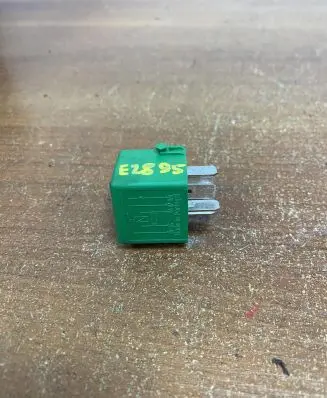 Mercedes-Benz E A207 Other relay 0025422319 V23134B52X309