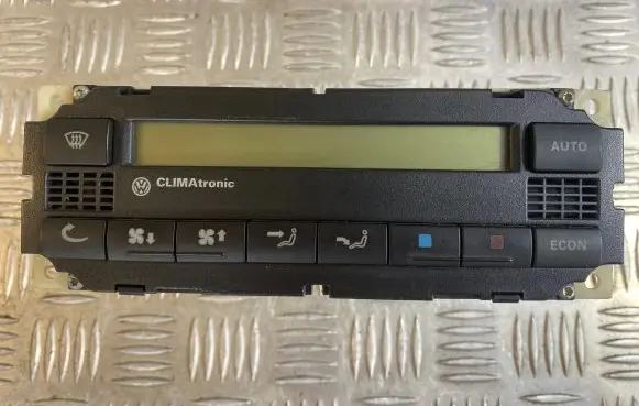 Volkswagen PASSAT B5 Climate control unit 1J1907044 5HB00761700