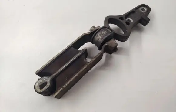 Volvo V60 Engine mount bracket
