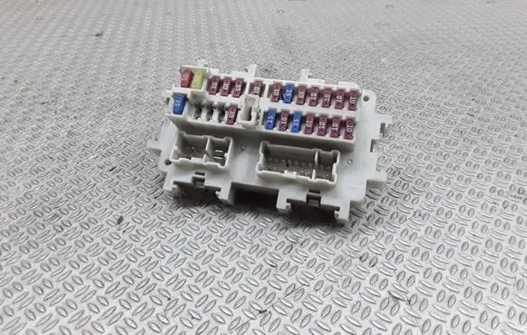 Nissan Navara D40 Fuse module 0427EA00A