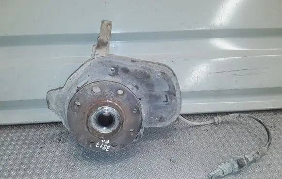 Front wheel hub spindle knuckle
