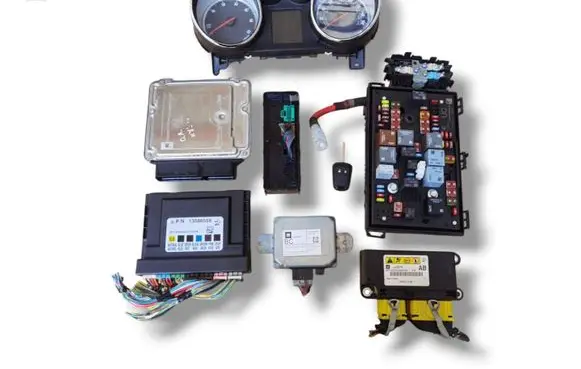Opel Astra J Engine ECU kit and lock set 0281019088 55590420