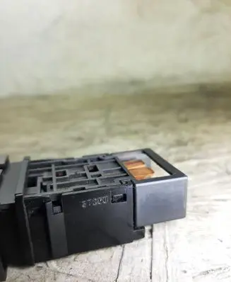 Nissan X-Trail T30 Windscreen/window heater switch 06016 3725U