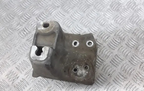 Subaru Outback Engine mounting bracket