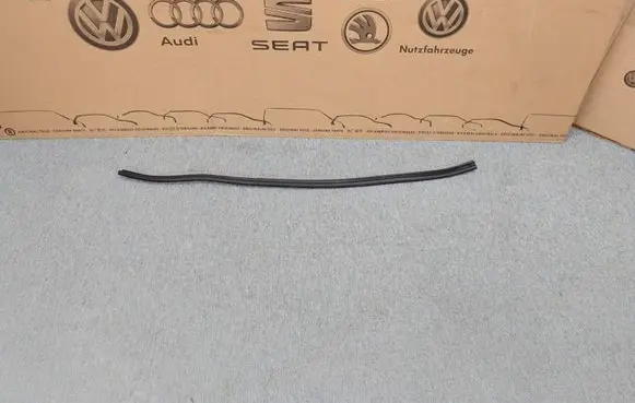 Audi A3 S3 8V Engine compartment rubber 8V0823723