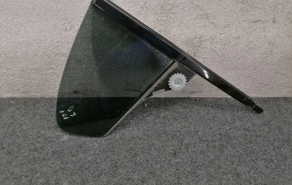BMW 6 F06 Gran coupe Rear vent window glass 7275380