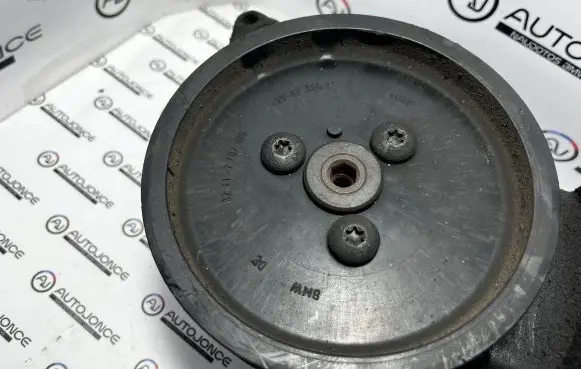 BMW 5 E60 E61 Power steering pump 7693974