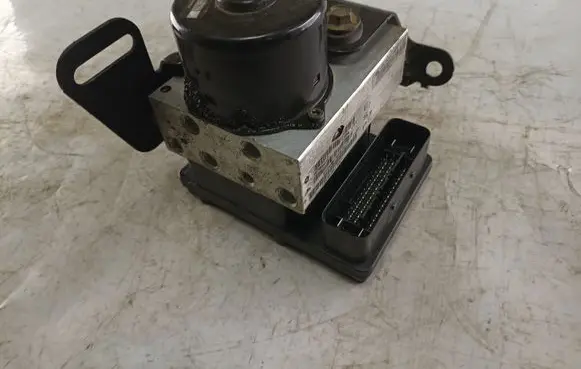 Jeep Grand Cherokee (WK) ABS Pump 00009332D1 25092543033
