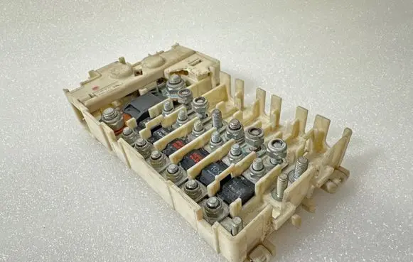 BMW 5 E39 Fuse module 5617575000000 61138370641