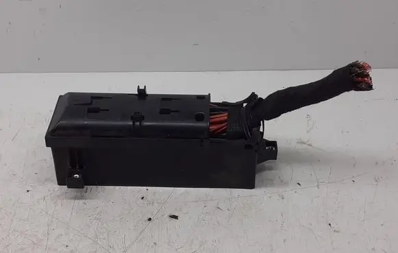 Volkswagen Touran II Fuse module 1235500469