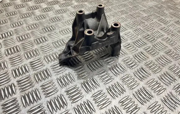 Audi A4 S4 B8 8K Engine mounting bracket 04l131159c