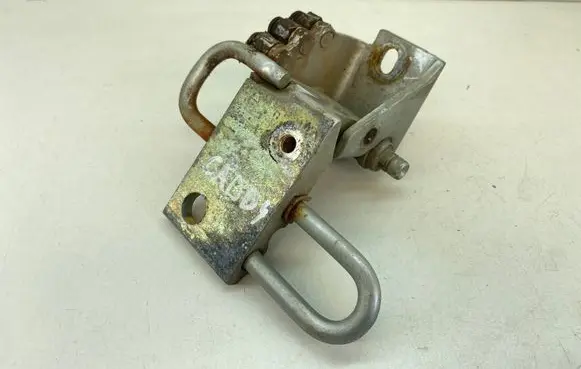 Volkswagen Caddy Front door lower hinge 1T0831411