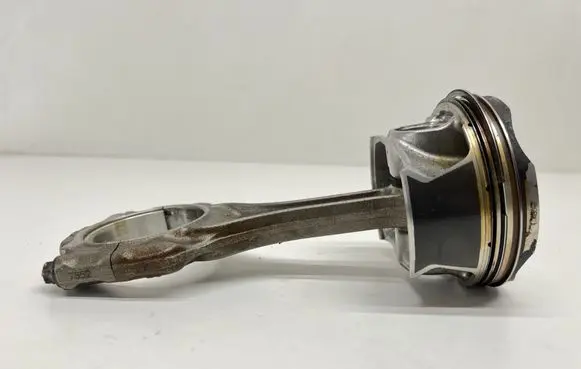 BMW 8 G16 Piston with connecting rod 11247852246 7852246 11258665195