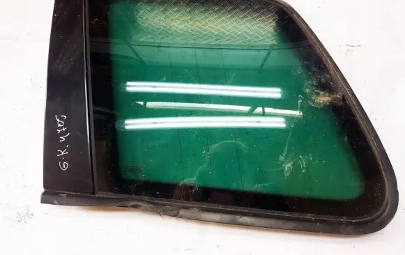 Volkswagen Touareg I Rear side window