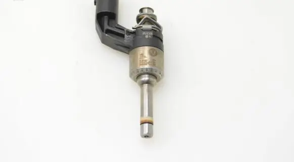 Volkswagen Golf VI Fuel injector 03C906036F