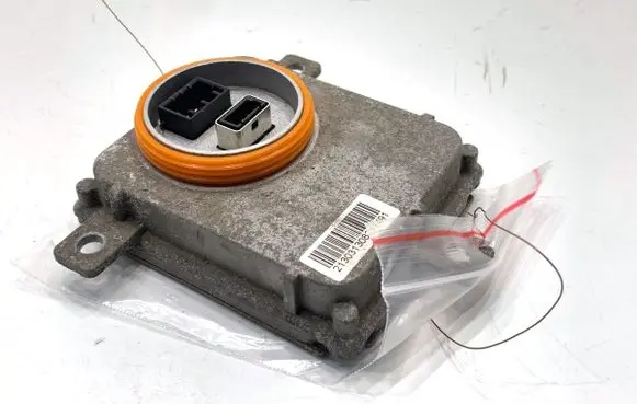 Volkswagen PASSAT B7 Voltage converter/converter module 8K0941597B