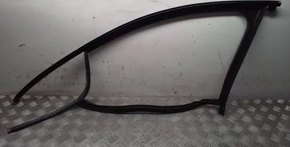 Porsche Macan (95B) Front door glass trim molding 95B837431
