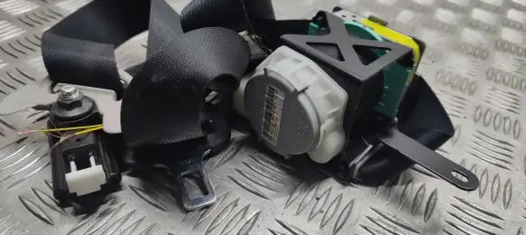 Toyota Verso Front seatbelt 732200F053