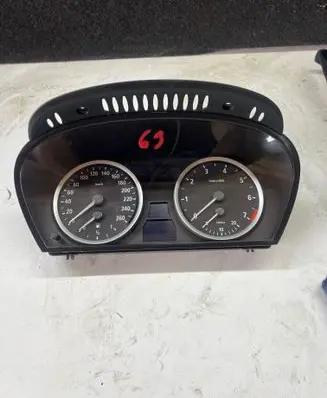 Speedometer (instrument cluster)