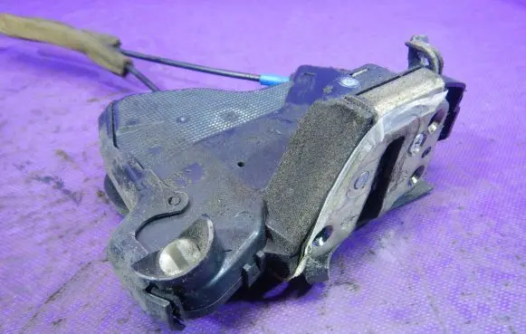 Toyota Corolla E120 E130 Front door lock