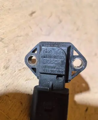 Volkswagen Bora Air pressure sensor 0281002177 038906051
