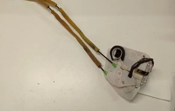 Mazda 3 II Front door lock 9C10A0011