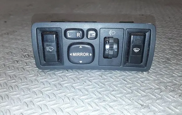 Toyota Avensis T250 Wing mirror switch