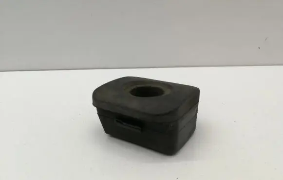 Audi A6 S6 C6 4F Radiator mount bracket 4F0121276