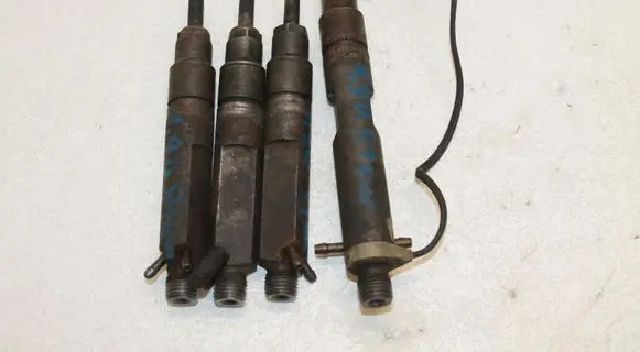 Audi A6 S6 C5 4B Fuel injector 0281302018 028130201