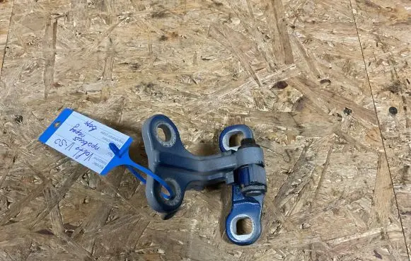 Volvo V50 Front door upper hinge