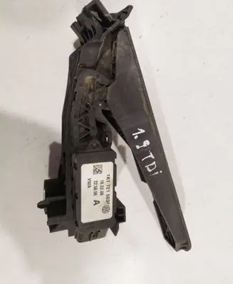Volkswagen Golf V Accelerator throttle pedal 1K1721503P