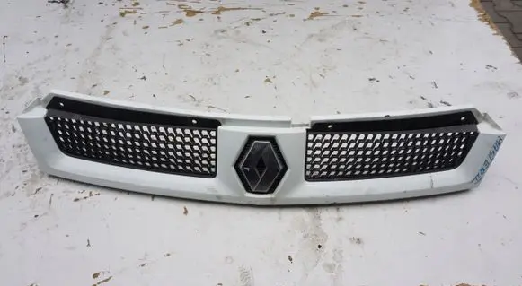 Renault Master II Front bumper upper radiator grill