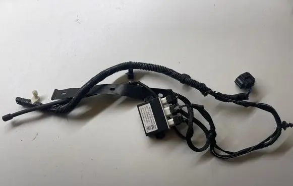 Land Rover Discovery 5 Tailgate opening switch HY3214E112AE 20190409 A50168627