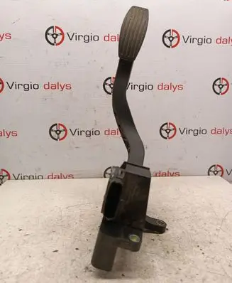 Accelerator throttle pedal