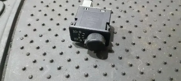 Nissan Almera Tino Headlight level height control switch 36997b 22200