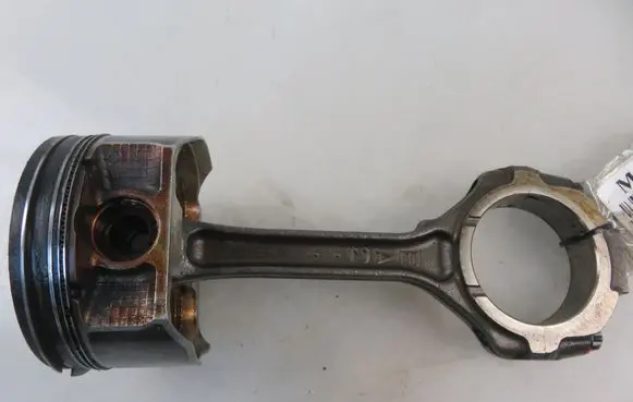 Nissan Pathfinder R51 Piston with connecting rod 