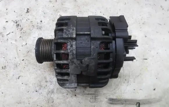 Nissan X-Trail T32 Generator/alternator 231004BE0A