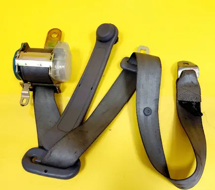 Hyundai Lantra I Rear seatbelt 7843251