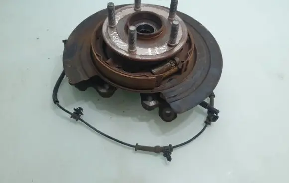 Rear wheel hub