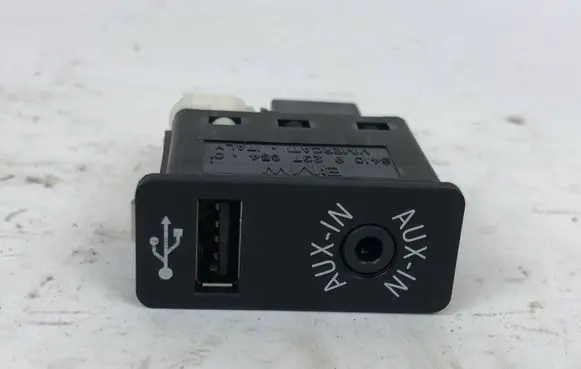 BMW X6 E71 USB socket connector 9237654