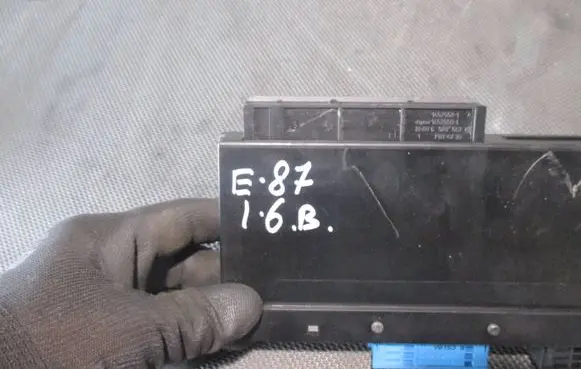 BMW 1 E81 E87 Comfort/convenience module 532400249 9060029307 082F0A