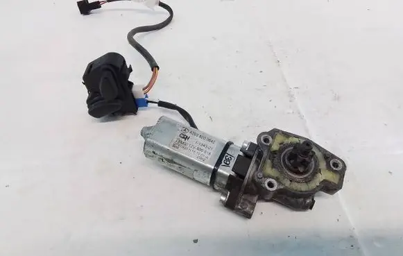 Mercedes-Benz C W203 Seat adjustment motor A2038203642 2108213751 12V500016