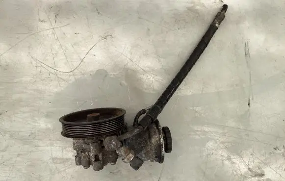 Toyota Avensis T250 Power steering pump